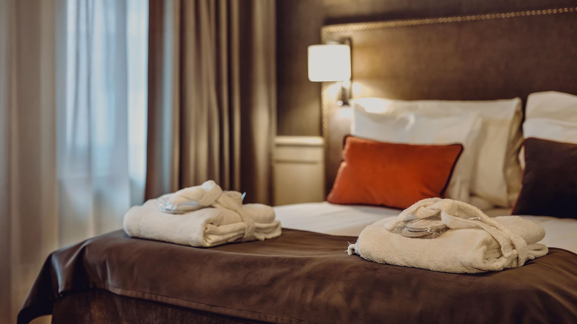 Home Hotel Grand Будё Экстерьер фото